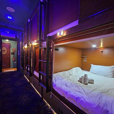 Attic Capsule Hotel Marigondon  Ngoại thất bức ảnh