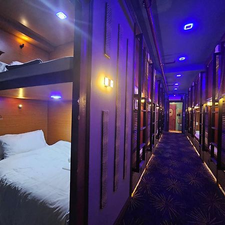Attic Capsule Hotel Marigondon  Ngoại thất bức ảnh