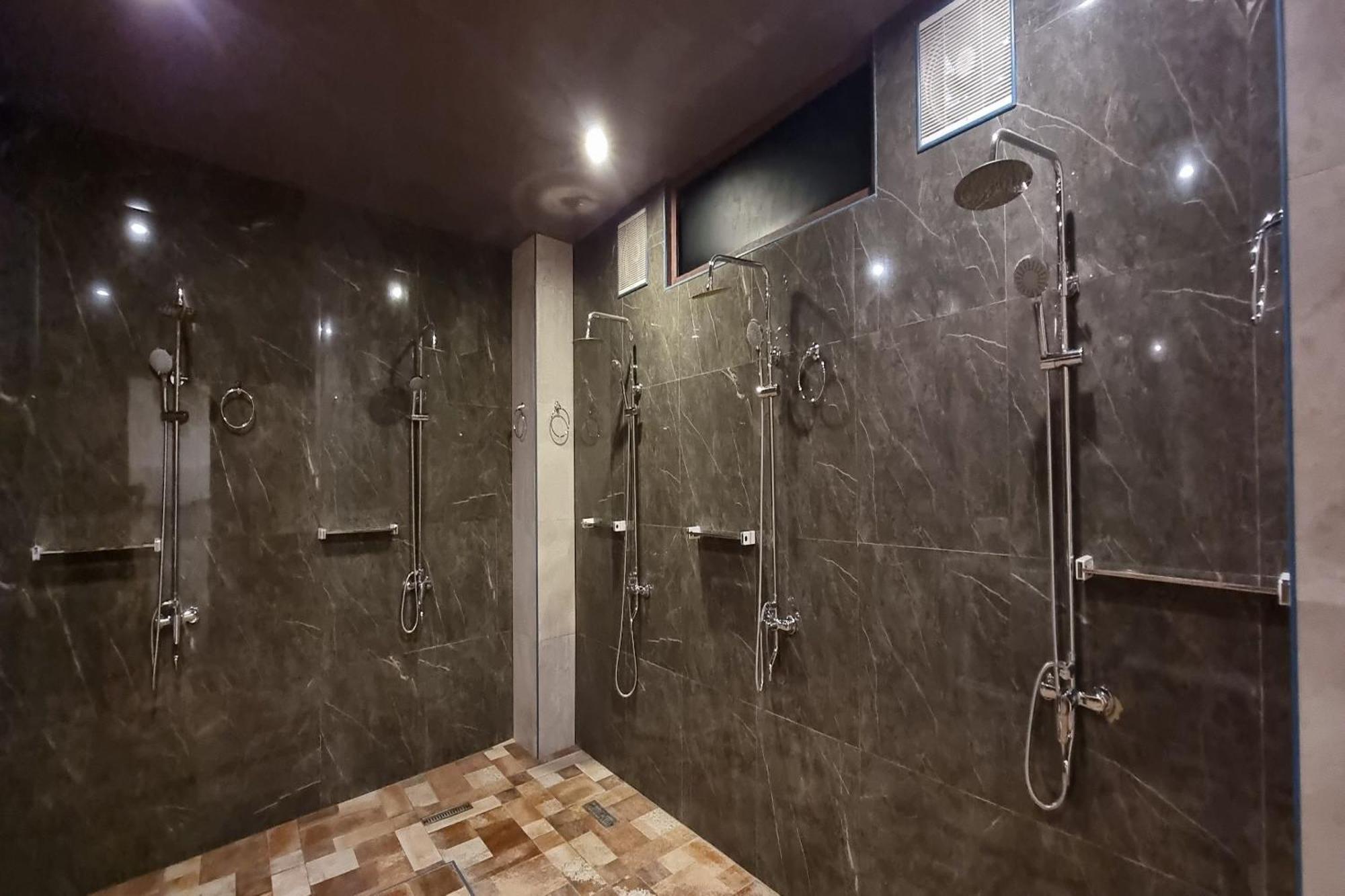 Attic Capsule Hotel Marigondon  Ngoại thất bức ảnh