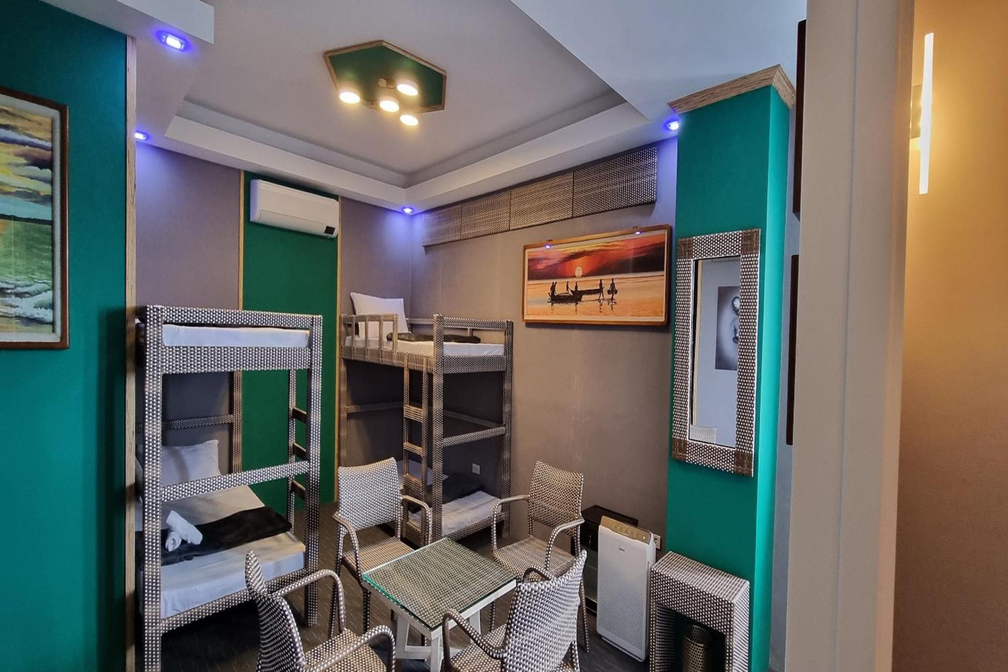 Attic Capsule Hotel Marigondon  Ngoại thất bức ảnh
