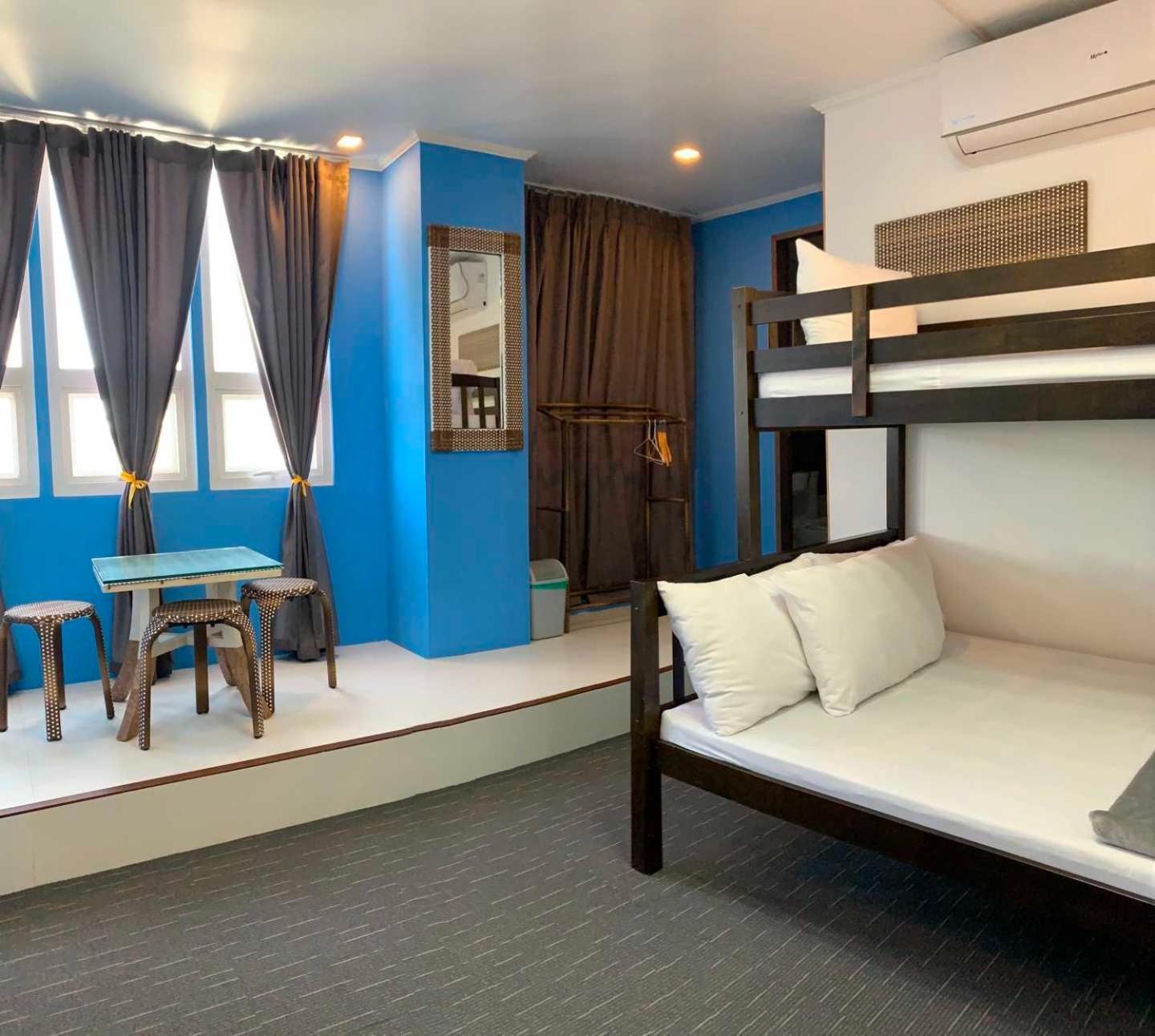 Attic Capsule Hotel Marigondon  Ngoại thất bức ảnh