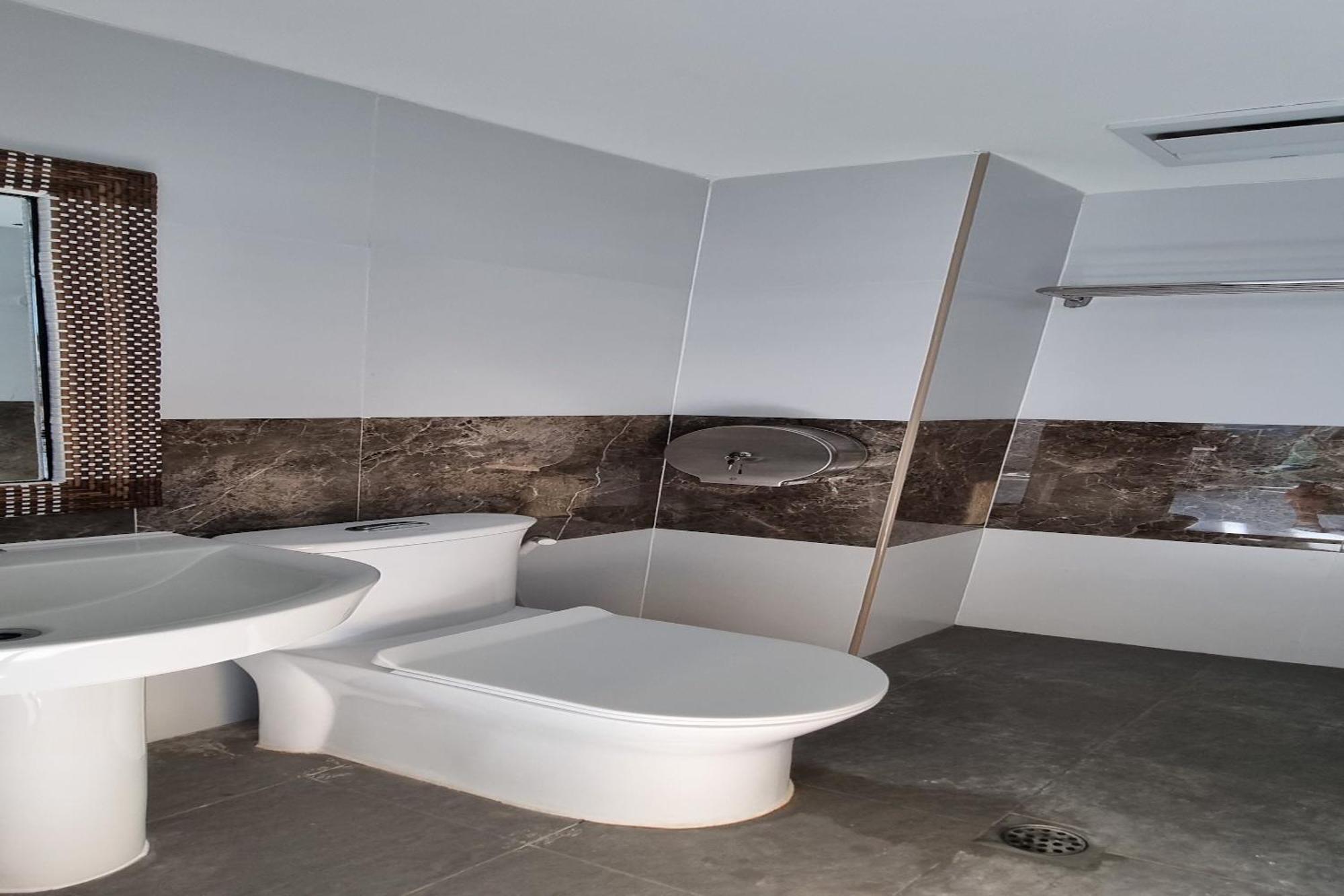 Attic Capsule Hotel Marigondon  Ngoại thất bức ảnh