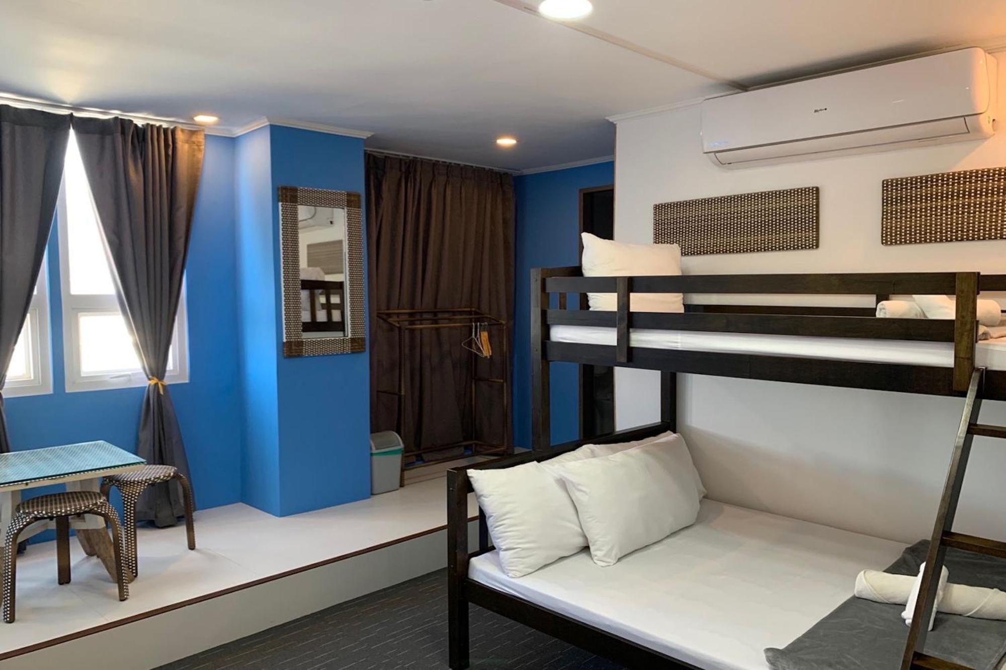 Attic Capsule Hotel Marigondon  Ngoại thất bức ảnh