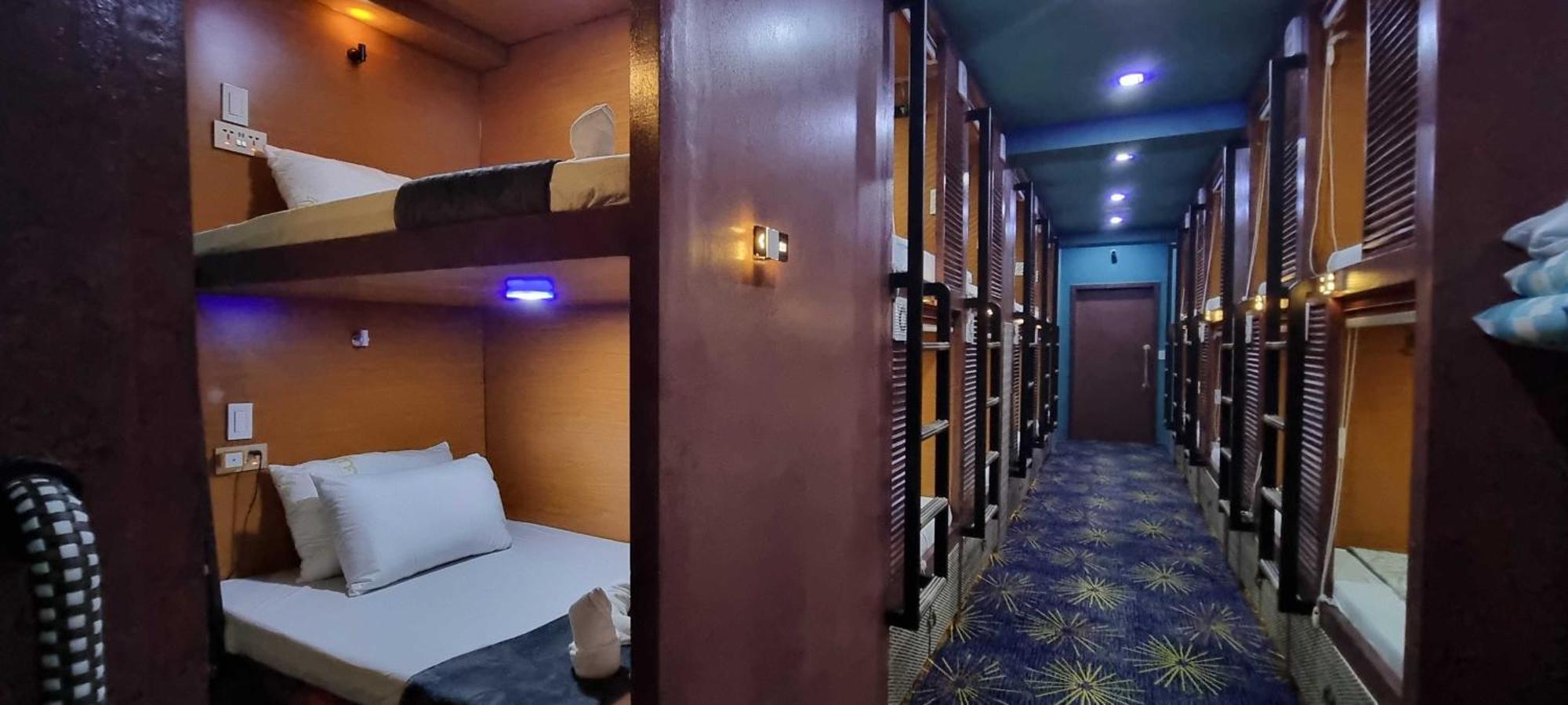 Attic Capsule Hotel Marigondon  Ngoại thất bức ảnh