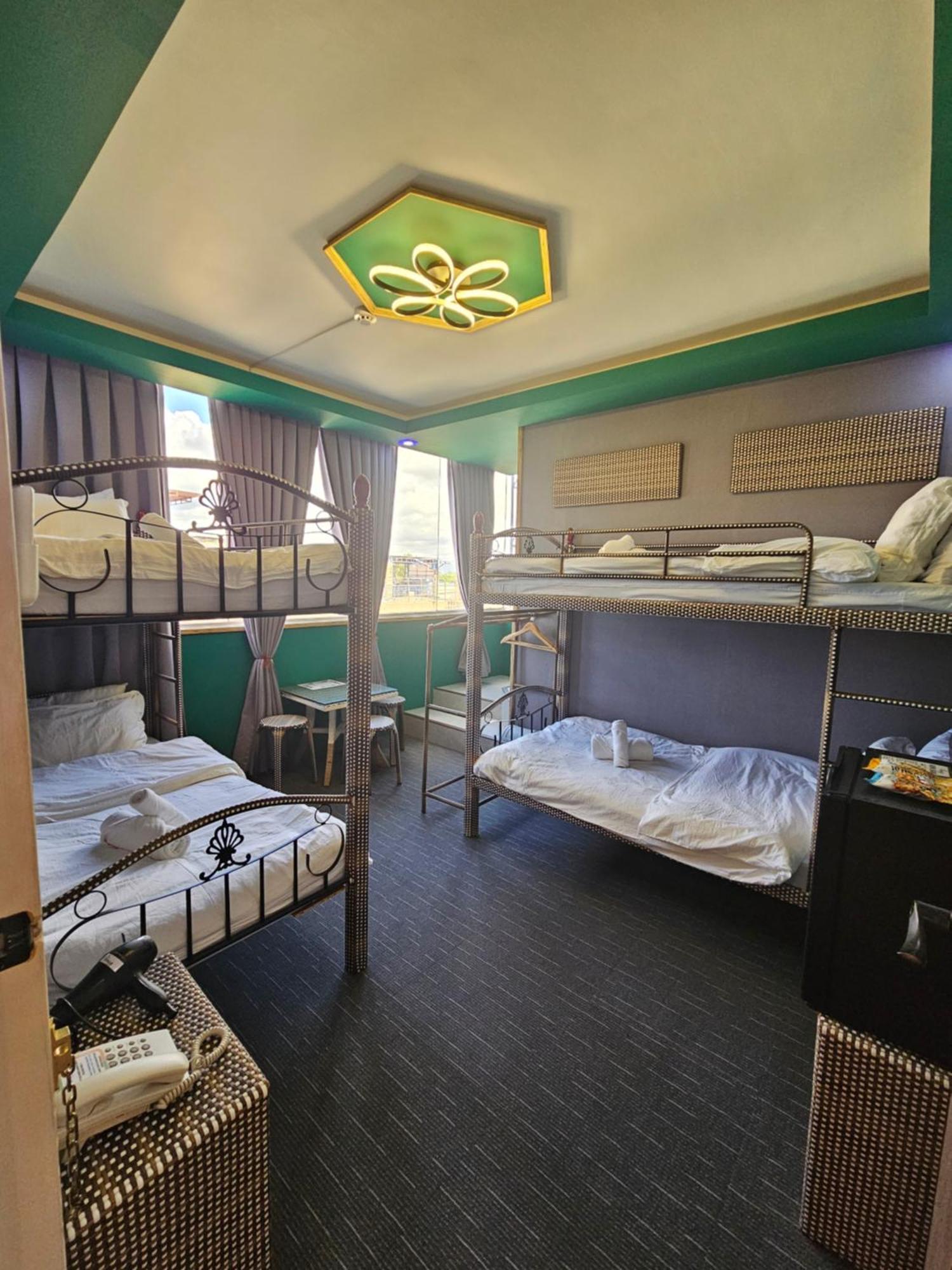 Attic Capsule Hotel Marigondon  Ngoại thất bức ảnh