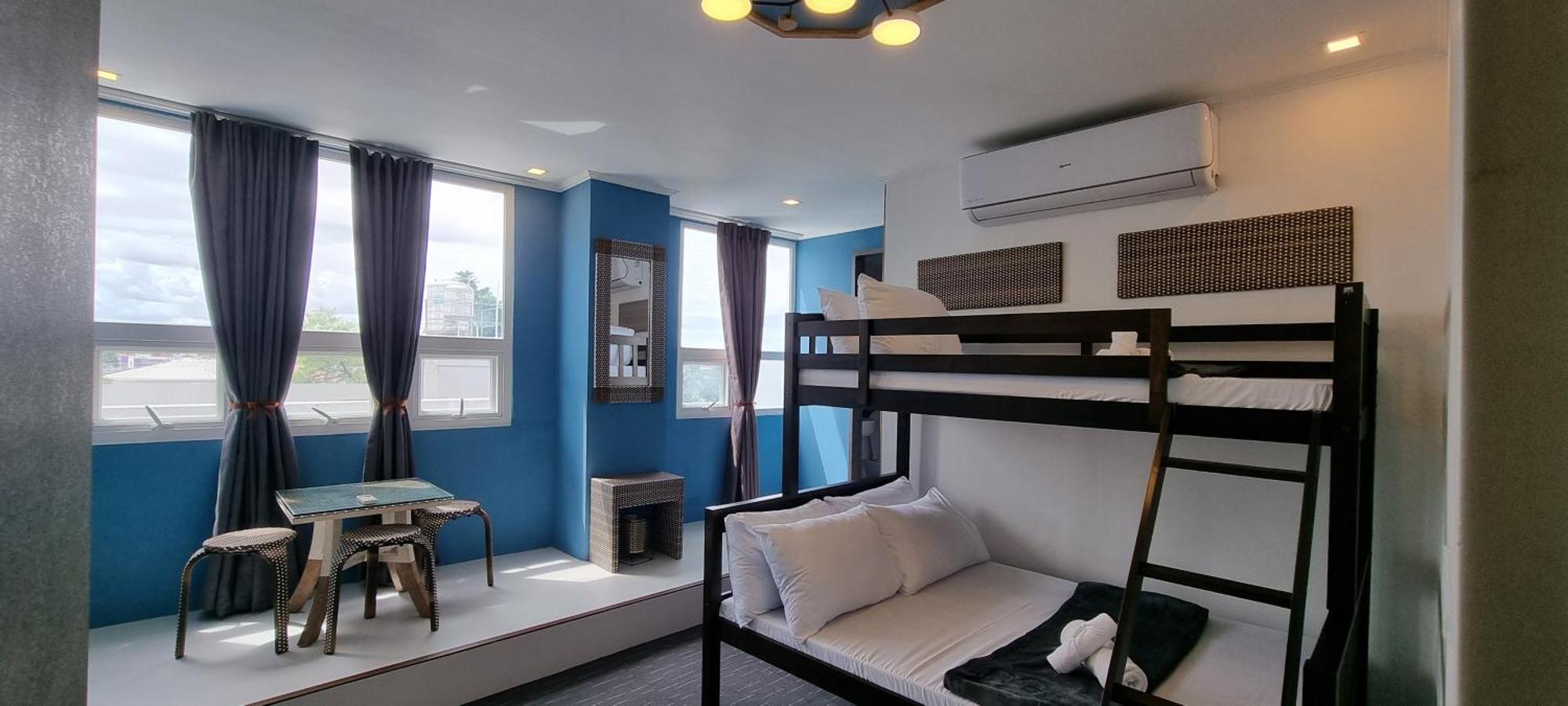 Attic Capsule Hotel Marigondon  Ngoại thất bức ảnh